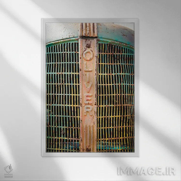 تابلو دکوراتیو تراکتور قدیمی الیور اثر دبرا اوبرتانک - نمای قابدار سفید