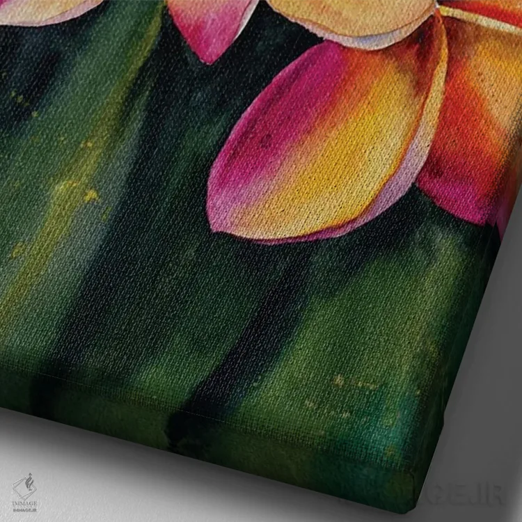 تابلو دکوراتیو گل فرانجیپانی اثر دلنارا ال - نمای نزدیک بافت بوم