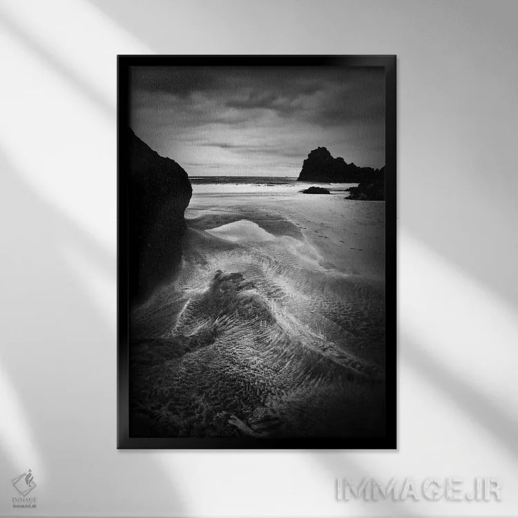 تابلو دکوراتیو خلیج تاریک اثر دوریت فوگ - نمای قابدار مشکی