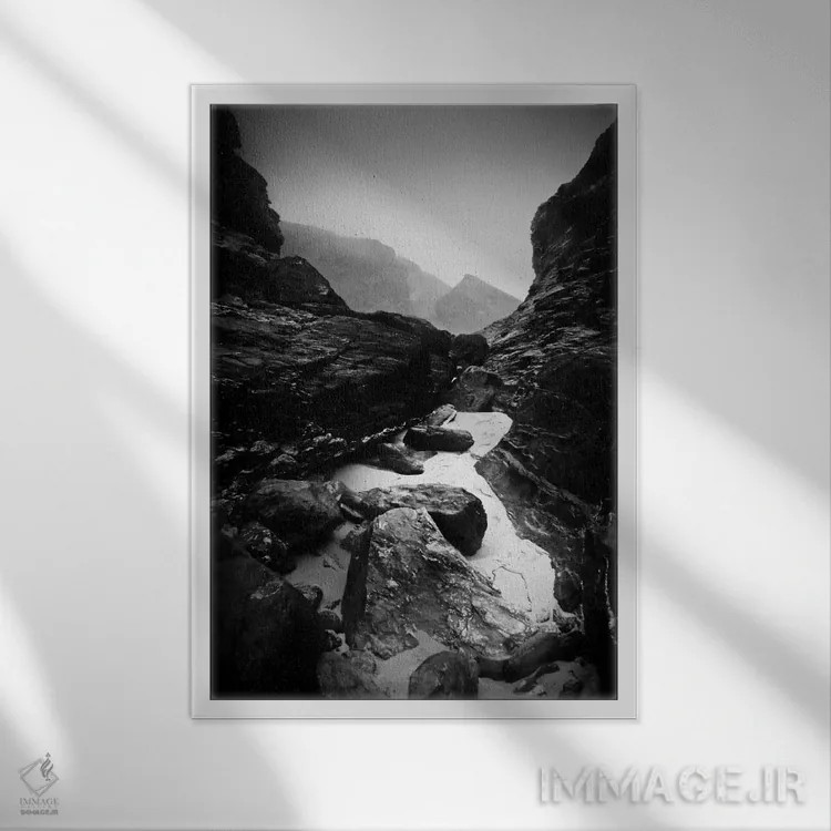 تابلو دکوراتیو دره اثر دوریت فوگ - نمای قابدار سفید