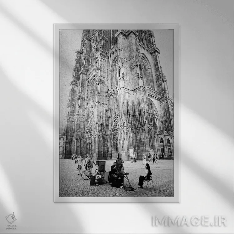 تابلو دکوراتیو کلیسای جامع نوتردام استراسبورگ اثر دوریت فوگ - نمای قابدار سفید