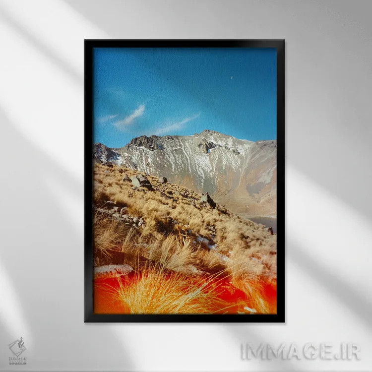 تابلو دکوراتیو کسینانتکاتل اثر دنیل گارسیا - نمای قابدار مشکی