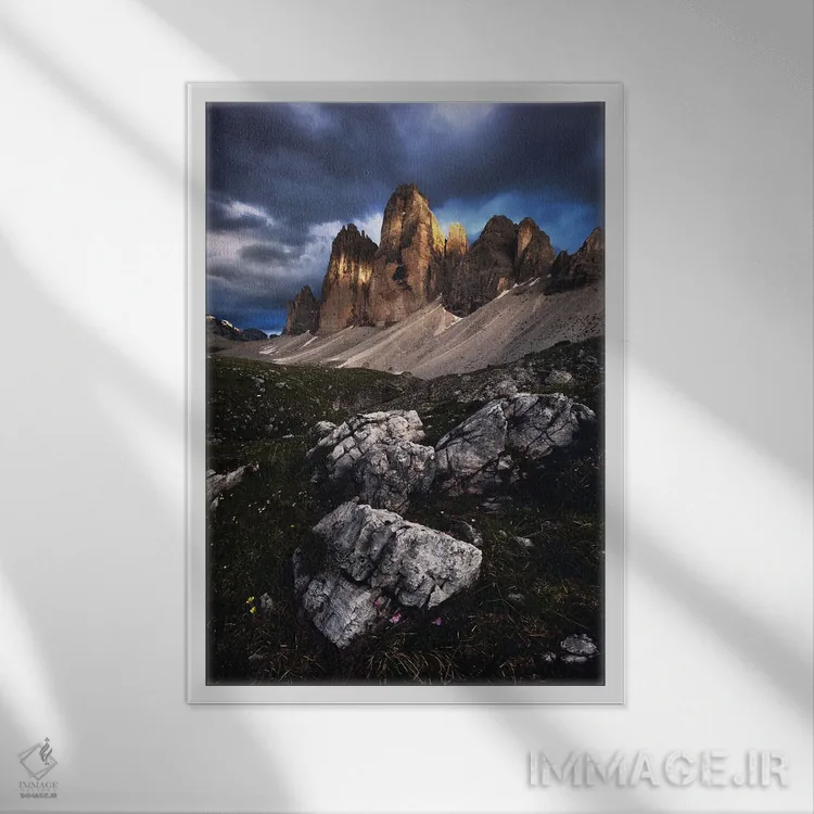 تابلو دکوراتیو نور دراماتیک در تره چیمه دی لاواردو اثر دنیل گاستاگر - نمای قابدار سفید