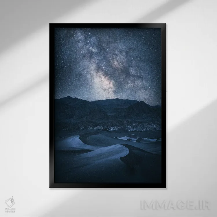 تابلو دکوراتیو راه شیری بالای بیابان اثر دنیل گاستاگر - نمای قابدار مشکی