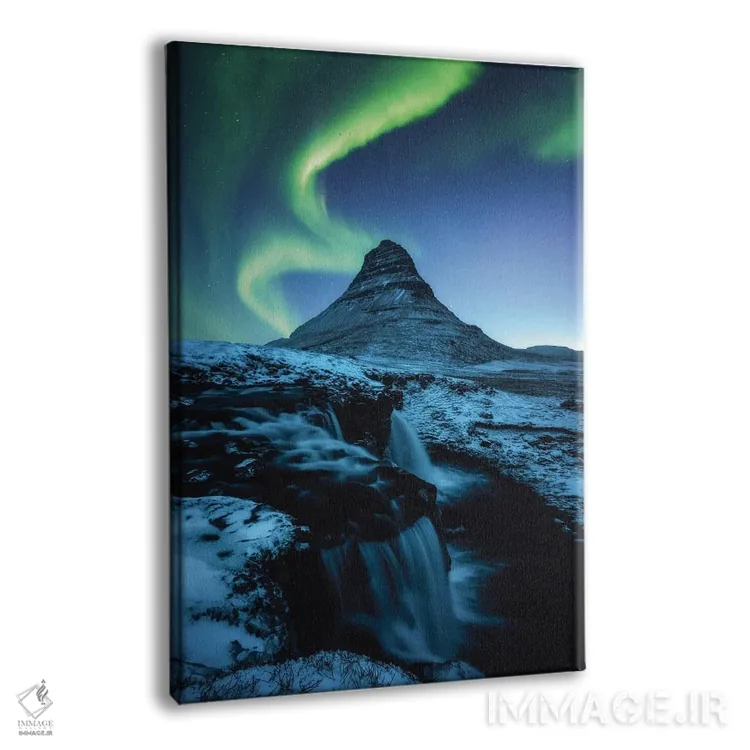 تابلو دکوراتیو رقص شفق قطبی بر فراز کوه کرکیوفل اثر دنیل گاستاگر - نمای پرسپکتیو محصول