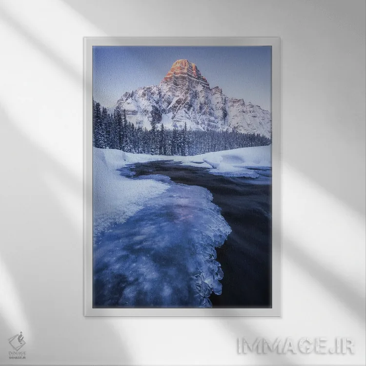 تابلو دکوراتیو طلوع زمستانی بسیار سرد در کوه شفرین آلبرتا اثر دنیل گاستاگر - نمای قابدار سفید