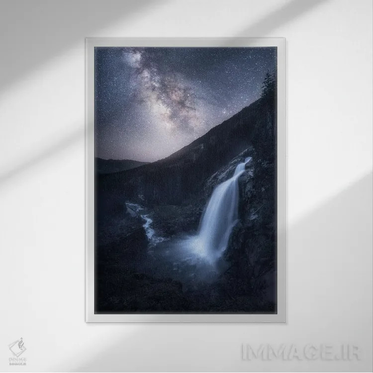 تابلو دکوراتیو راه شیری بر فراز آبشاری بزرگ در اتریش اثر دنیل گاستاگر - نمای قابدار سفید