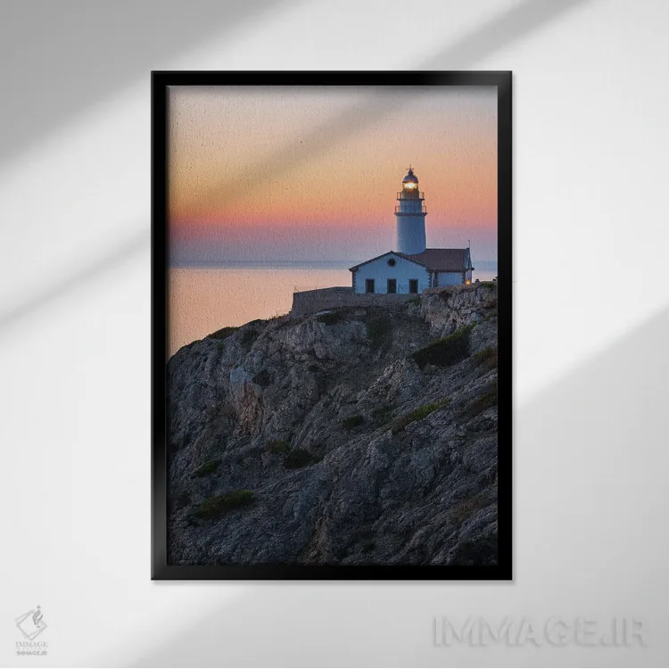 تابلو دکوراتیو فانوس دریایی در مایورکا هنگام غروب اثر دنیل گاستاگر - نمای قابدار مشکی