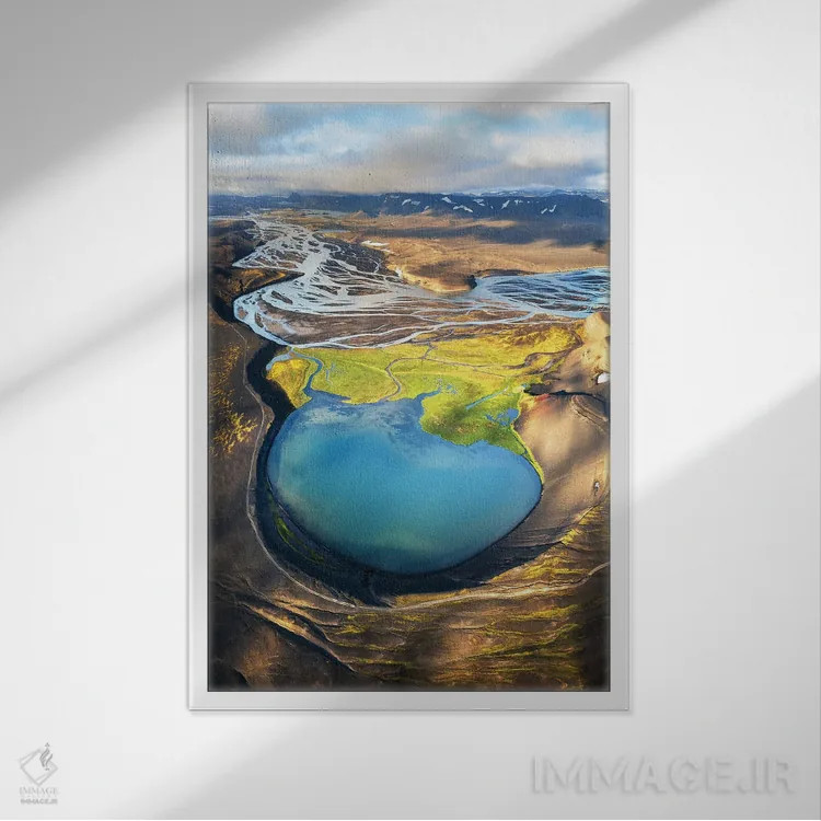 تابلو دکوراتیو نور طلایی خورشید در ارتفاعات ایسلند اثر دنیل گاستاگر - نمای قابدار سفید