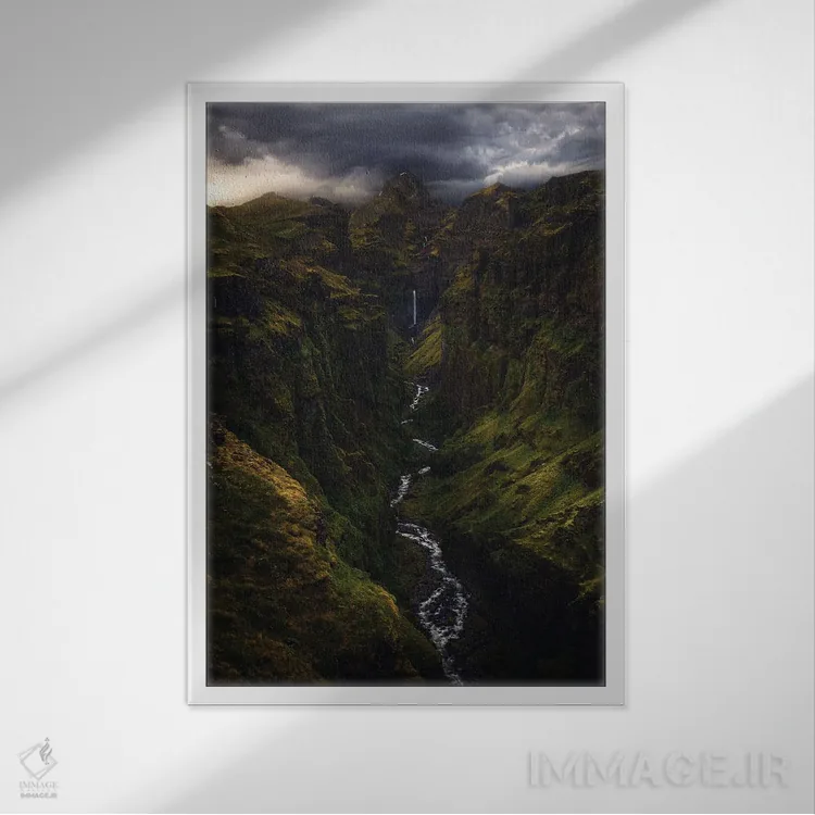 تابلو دکوراتیو دره ی تماشایی در ایسلند اثر دنیل گاستاگر - نمای قابدار سفید