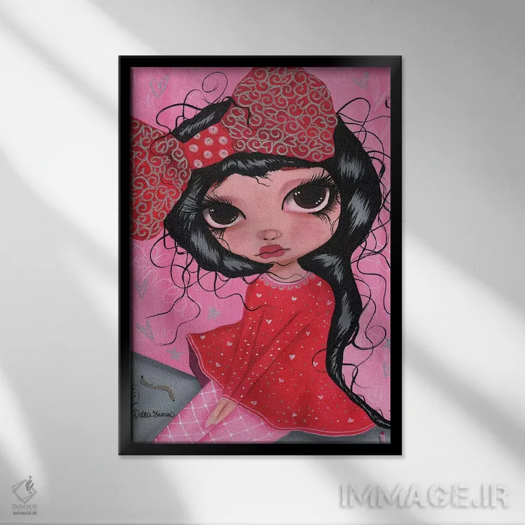 تابلو دکوراتیو زیبا در لباس صورتی اثر داتی گلیسون - نمای قابدار مشکی