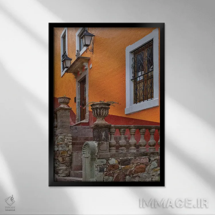 تابلو دکوراتیو گواناخواتو در مکزیک مرکزی. معماری استعماری قدیمی و پلکان ها اثر دارل گالین - نمای قابدار مشکی