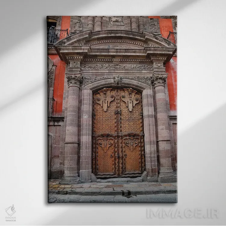 تابلو دکوراتیو سن میگل د آلنده، مکزیک. ساختمان ها و درگاه های رنگارنگ اثر دارل گالین - نمای روبهرو روی دیوار