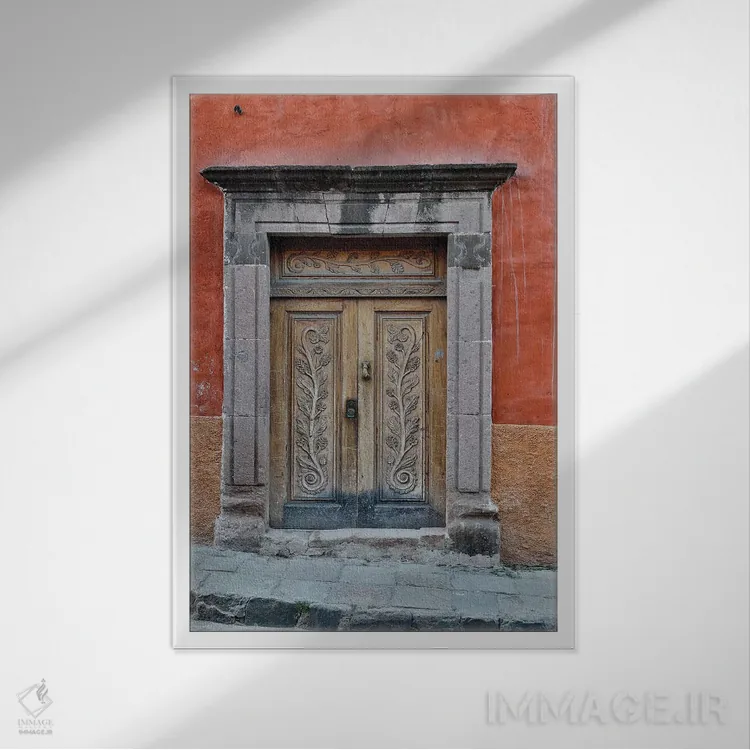 تابلو دکوراتیو سن میگل د آلنده، مکزیک. ساختمان ها و درگاه های رنگارنگ اثر دارل گالین - نمای قابدار سفید