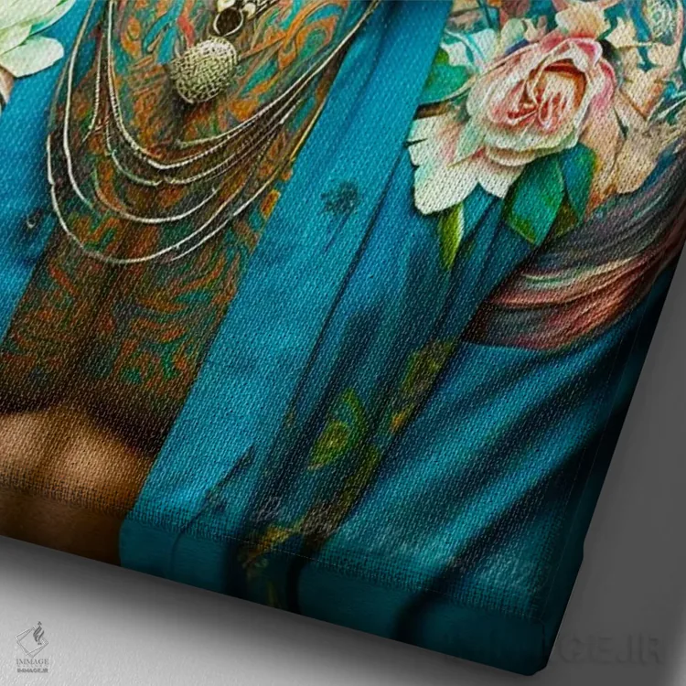 تابلو دکوراتیو پسر جوان با پیراهن گلدار ۱ اثر دیجیتال وایلد آرت - نمای نزدیک بافت بوم