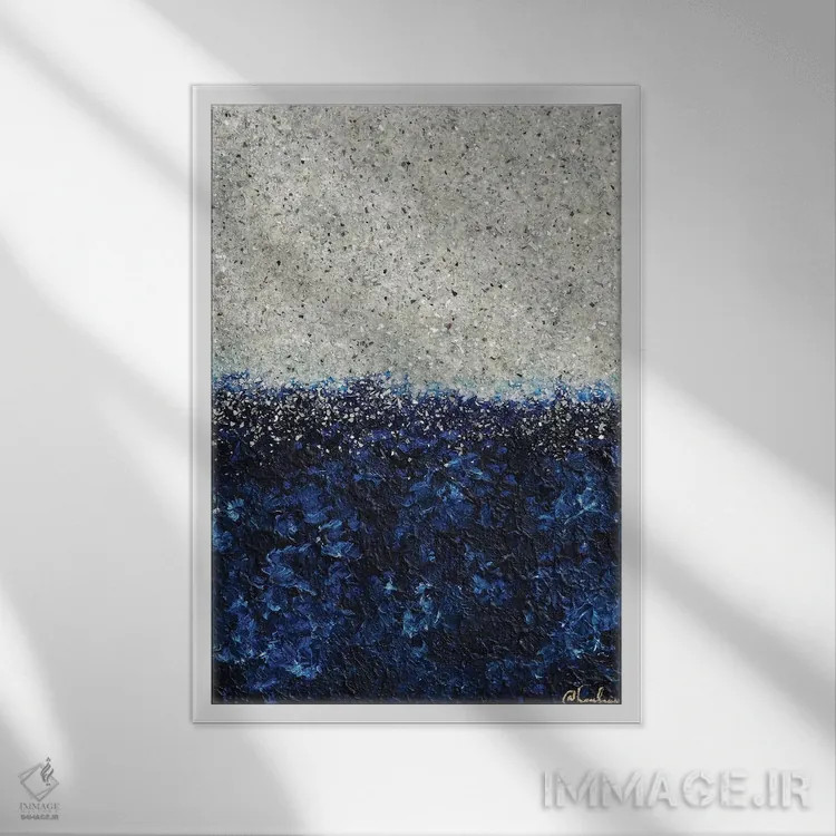 تابلو دکوراتیو یاقوت کبود نقره ای اثر نیکی چوهان - نمای قابدار سفید