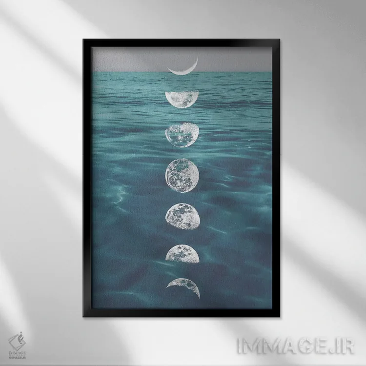 تابلو دکوراتیو ماه بر اقیانوس آبی اثر امانوئلا کاراتونی - نمای قابدار مشکی