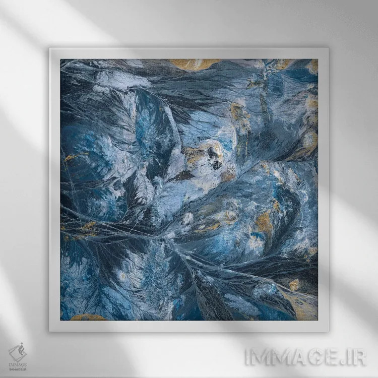 تابلو دکوراتیو نیلی زراندود ۱ اثر جارمن فاگالد - نمای قابدار سفید