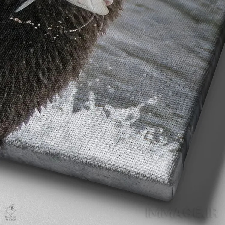 تابلو دکوراتیو Brooks Falls Grizzley Bear Holding A Salmon In Its Mouth,آلاسک… اثر جنت مویر - نمای نزدیک بافت بوم