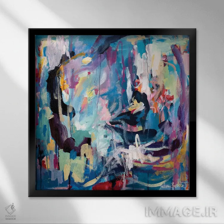 تابلو دکوراتیو خدا زن است اثر جولیا بادو - نمای قابدار مشکی