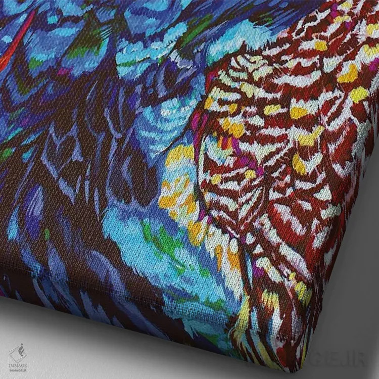 تابلو دکوراتیو طاووس اثر دریک هیگینز - نمای نزدیک بافت بوم