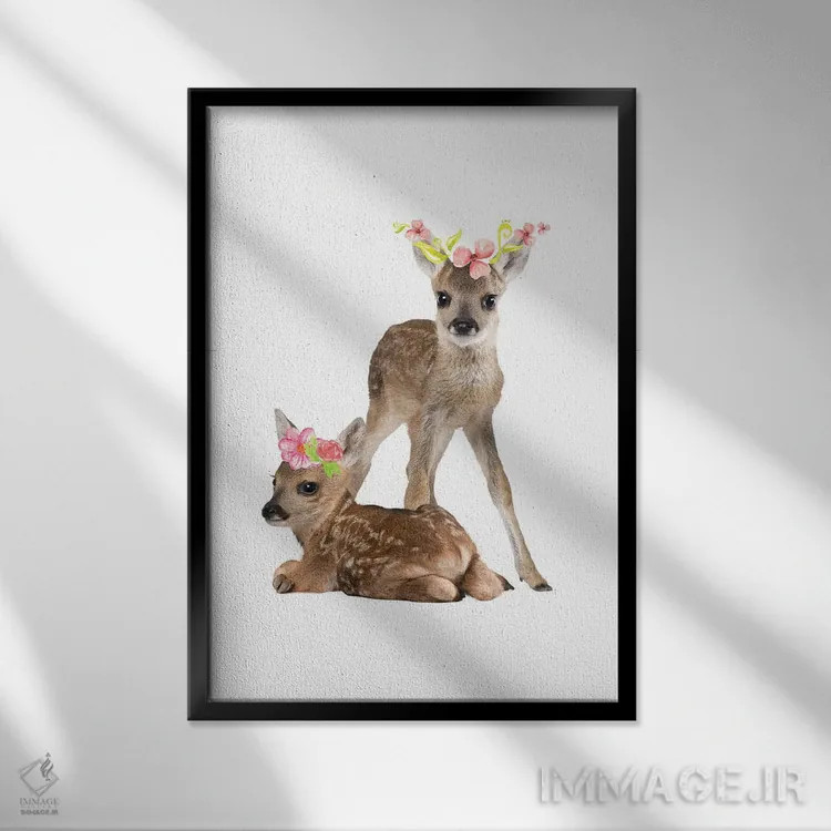 تابلو دکوراتیو عکاسی از گوزن های بچه با تاج های گل آبرنگی اثر پیج ترنر - نمای قابدار مشکی