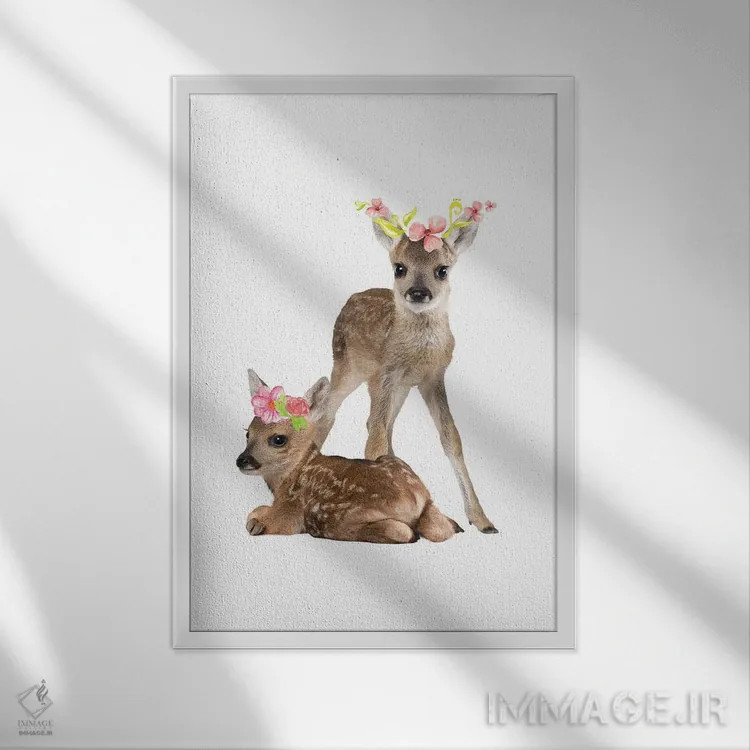 تابلو دکوراتیو عکاسی از گوزن های بچه با تاج های گل آبرنگی اثر پیج ترنر - نمای قابدار سفید