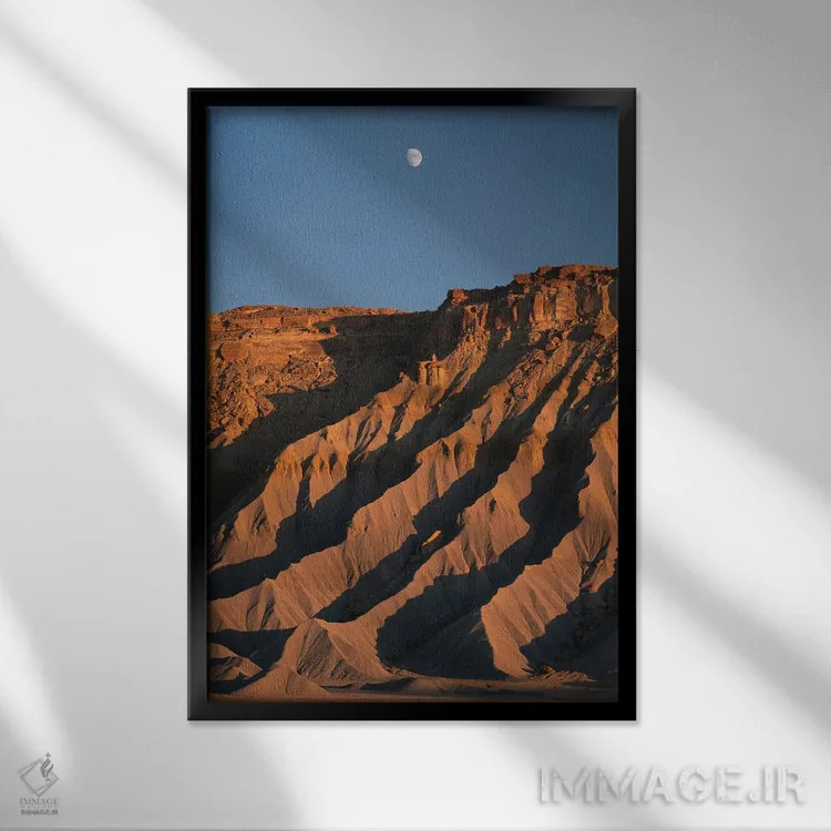 تابلو دکوراتیو مسا با ماه کامل اثر داستین لفور - نمای قابدار مشکی