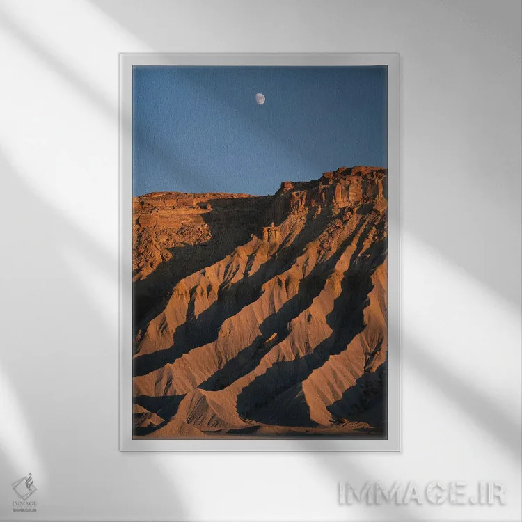 تابلو دکوراتیو مسا با ماه کامل اثر داستین لفور - نمای قابدار سفید