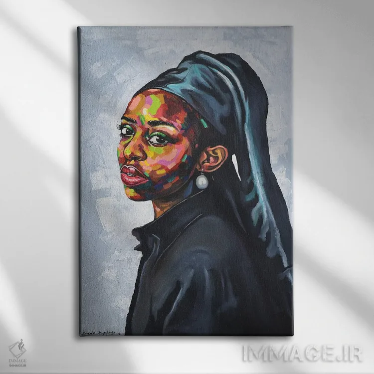 تابلو دکوراتیو دختر با گوشواره مروارید اثر دامولا آیگبایو - نمای روبهرو روی دیوار