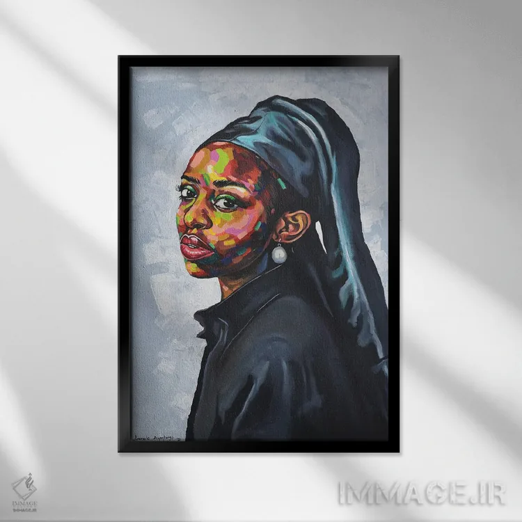 تابلو دکوراتیو دختر با گوشواره مروارید اثر دامولا آیگبایو - نمای قابدار مشکی