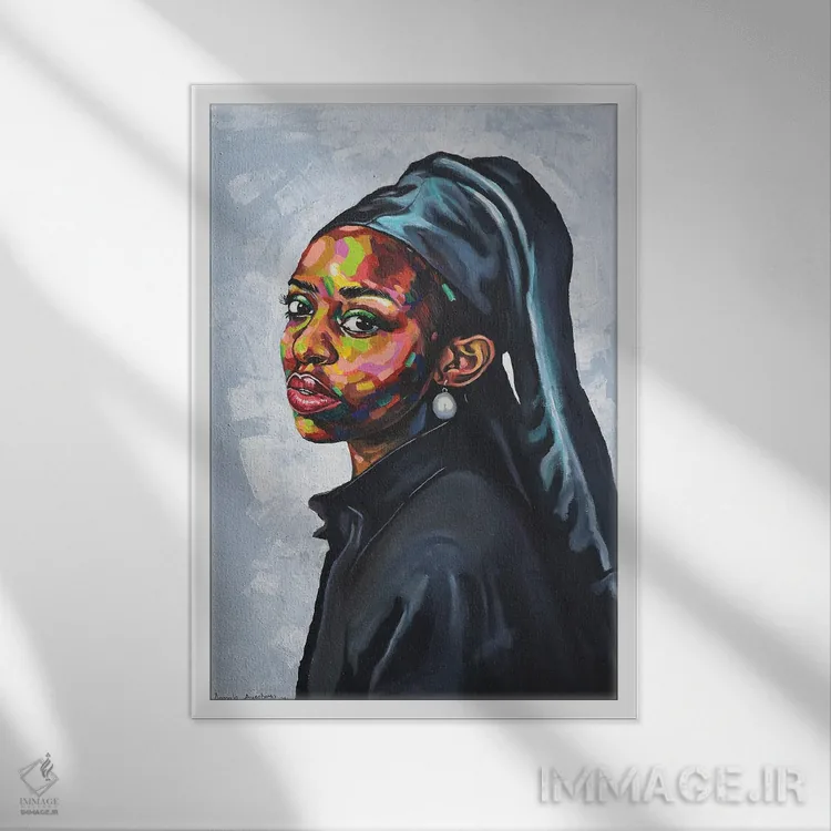 تابلو دکوراتیو دختر با گوشواره مروارید اثر دامولا آیگبایو - نمای قابدار سفید