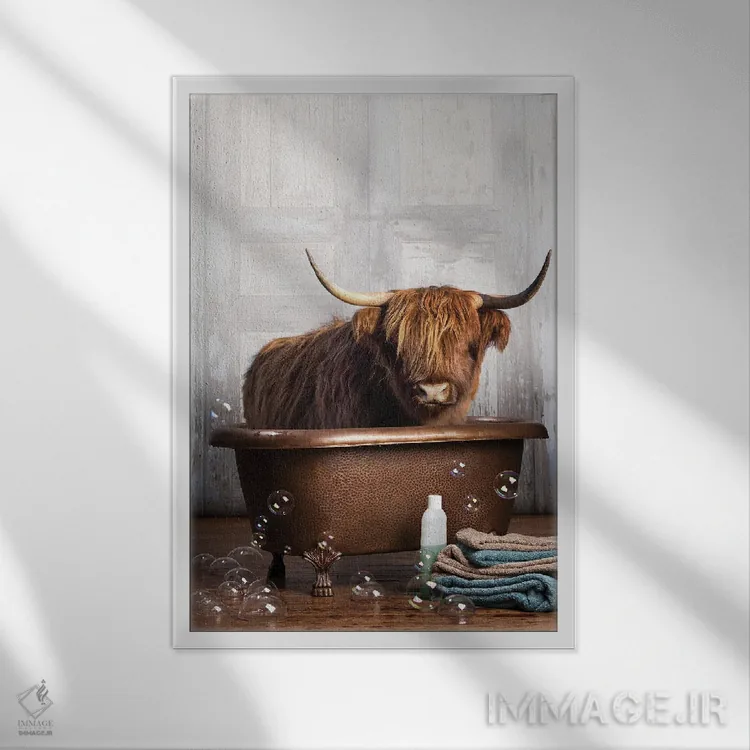 تابلو مدرن گاو کوهی در وان حمام اثر دومونیک براون - نمای قابدار سفید