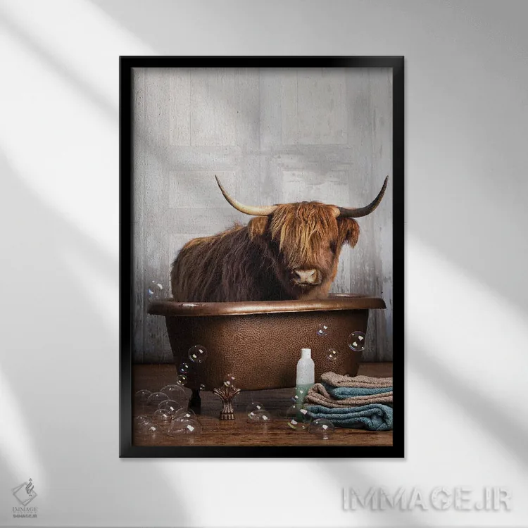 تابلو مدرن گاو کوهی در وان حمام اثر دومونیک براون - نمای قابدار مشکی