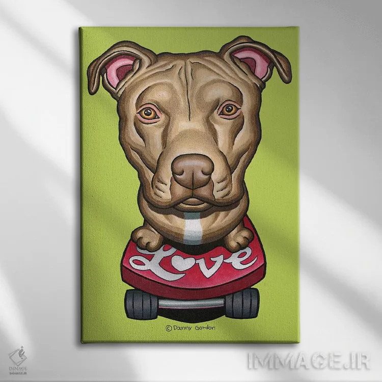 تابلو دکوراتیو پیت بول با اسکیت بورد و عشق اثر دنی گوردون - نمای روبهرو روی دیوار