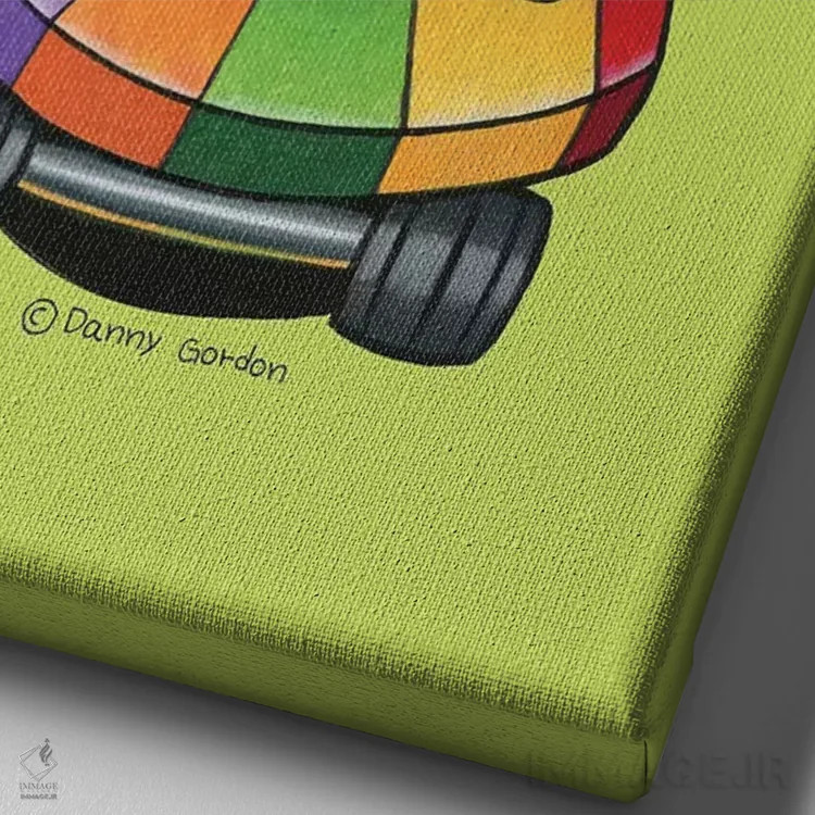 تابلو دکوراتیو پاگ با اسکیت بورد راه راه لیمویی اثر دنی گوردون - نمای نزدیک بافت بوم