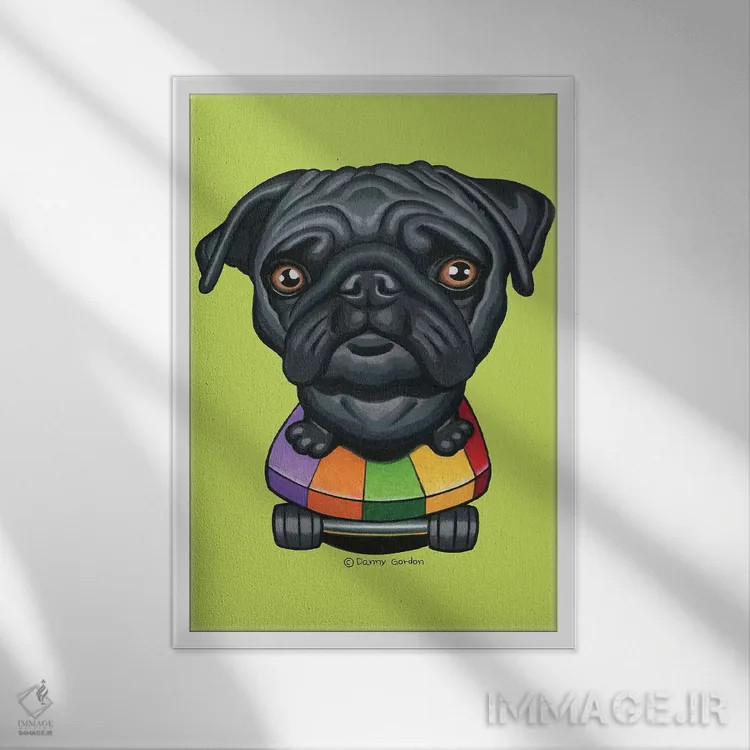 تابلو دکوراتیو پاگ با اسکیت بورد راه راه لیمویی اثر دنی گوردون - نمای قابدار سفید