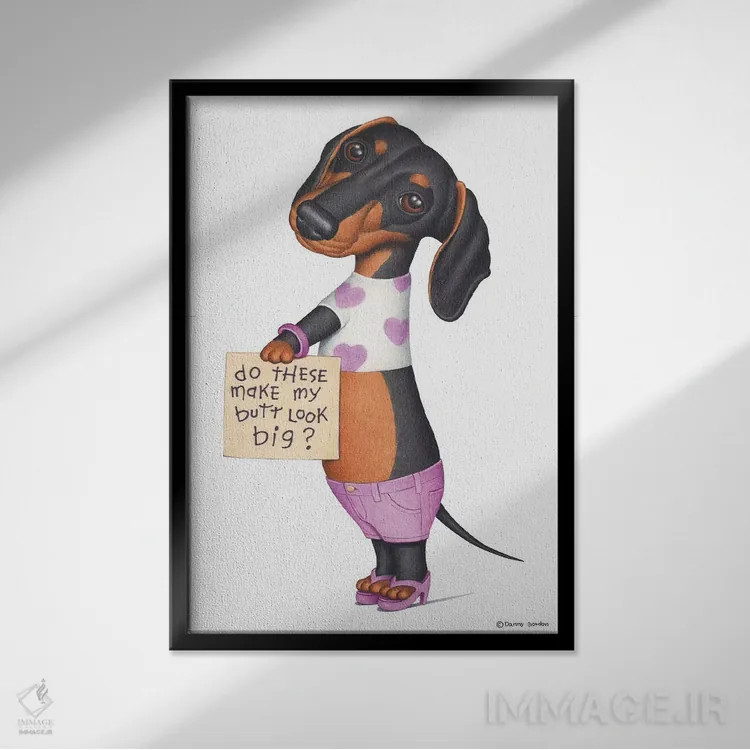 تابلو دکوراتیو داشهوند با شلوارک صورتی اثر دنی گوردون - نمای قابدار مشکی