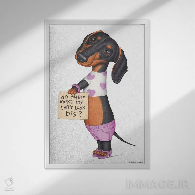 تابلو دکوراتیو داشهوند با شلوارک صورتی اثر دنی گوردون - نمای قابدار سفید