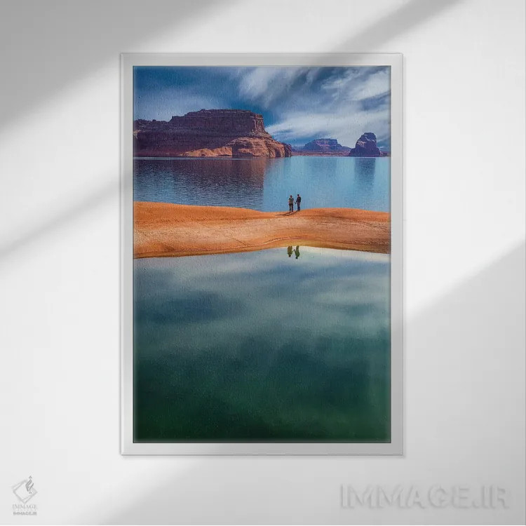 تابلو دکوراتیو زوج تنها، دریاچه پاول، منطقه تفریحی گلن کنیون، یوتا، آمریکا اثر دان پاولسون - نمای قابدار سفید