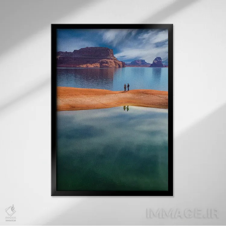 تابلو دکوراتیو زوج تنها، دریاچه پاول، منطقه تفریحی گلن کنیون، یوتا، آمریکا اثر دان پاولسون - نمای قابدار مشکی