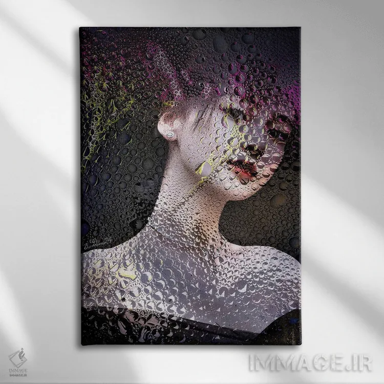 تابلو دکوراتیو طاووس مه آلود اثر دومینیک بادوئل - نمای روبهرو روی دیوار