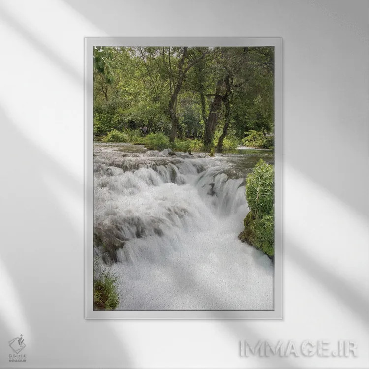 تابلو دکوراتیو کرواسی. آبشارهای پارک ملی کرکا. میراث جهانی یونسکو. اثر تریش دروی - نمای قابدار سفید