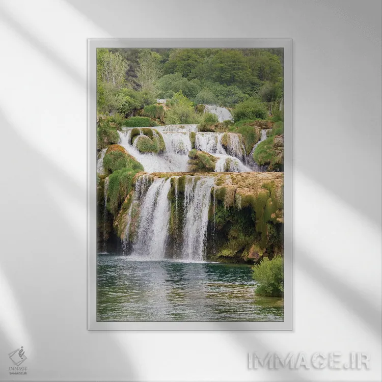 تابلو دکوراتیو کرواسی. منطقه شنای اسکراباورسکی بوک در پارک ملی کرکا اثر تریش دروی - نمای قابدار سفید