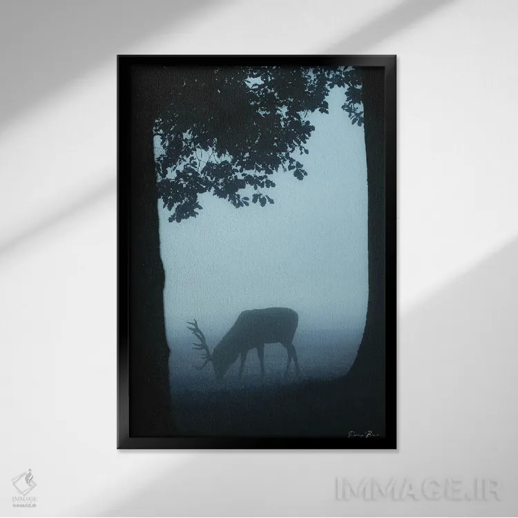 تابلو دکوراتیو چراییدن اثر دنیس براون - نمای قابدار مشکی