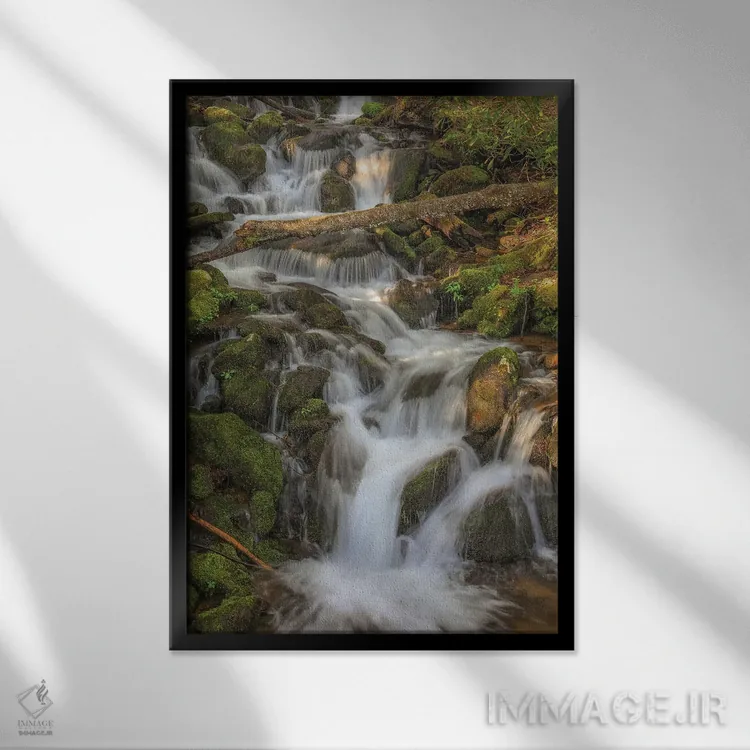 تابلو دکوراتیو آبشار اثر دن اسپرول - نمای قابدار مشکی