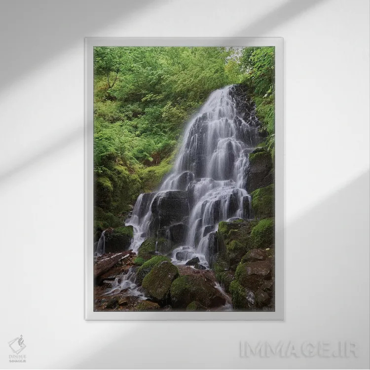 تابلو دکوراتیو آبشار مخفی اثر داتلیش - نمای قابدار سفید