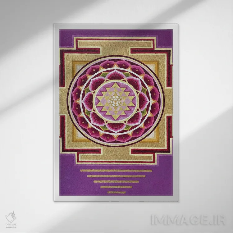 تابلو دکوراتیو شری یانترا لوتوس طلایی اثر دیانا تیتووا - نمای قابدار سفید