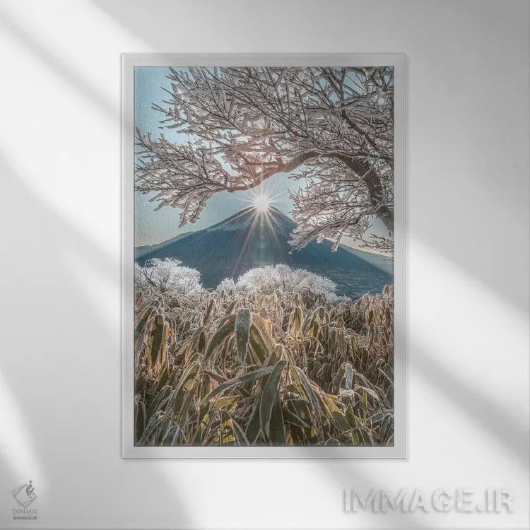 تابلو دکوراتیو کوه فوجی هشت اثر دایسوکه اوئه ماتسو - نمای قابدار سفید