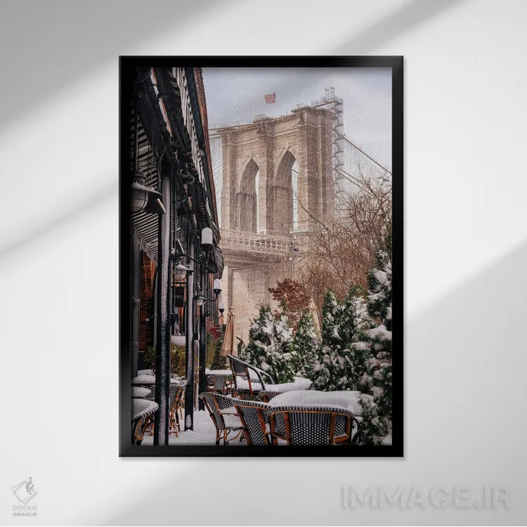 تابلو دکوراتیو روزهای برفی زیر پل بروکلین اثر دیلان واکر - نمای قابدار مشکی